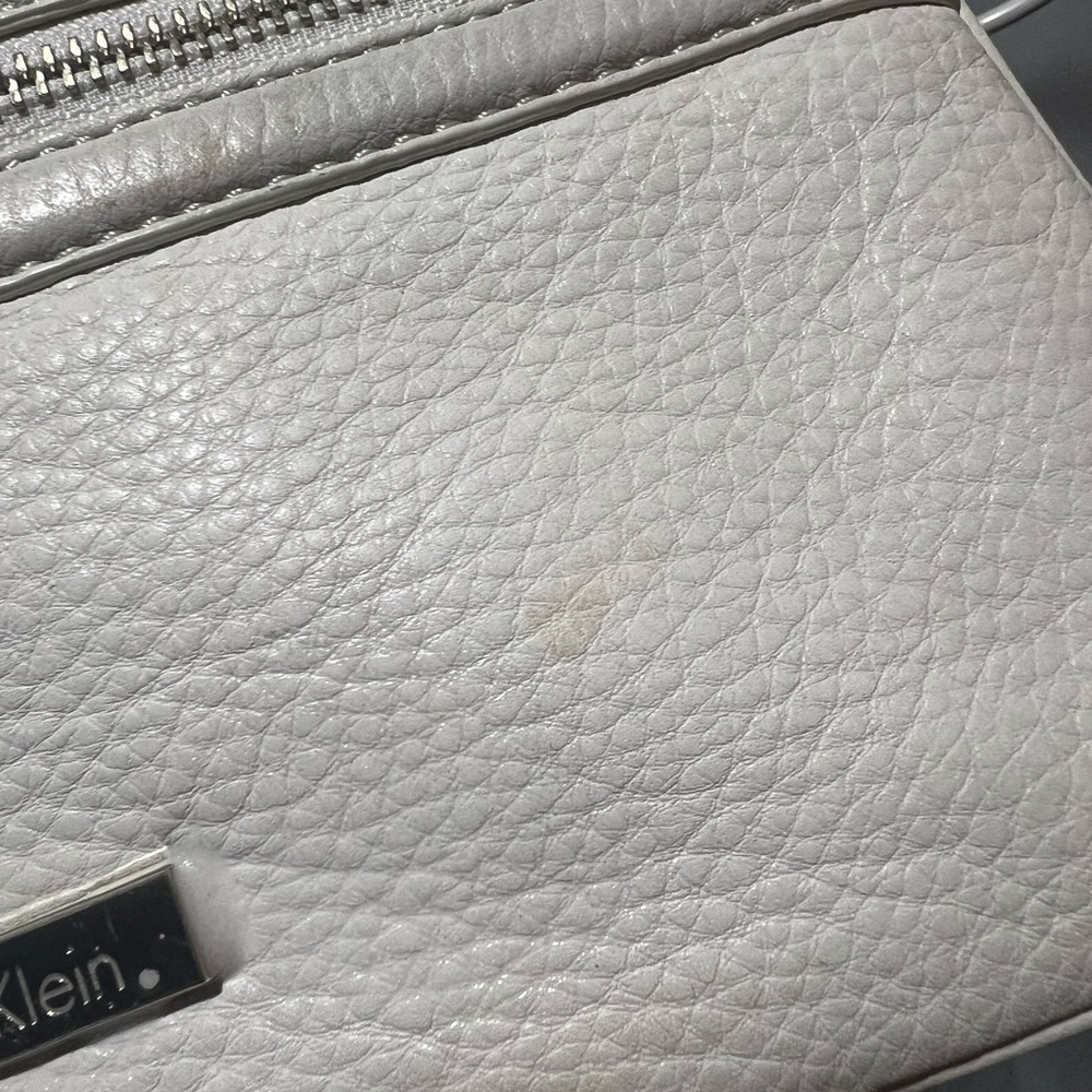 Calvin Klein Cream Shoulder Bag with Elegant Design - Picture 11 of 12